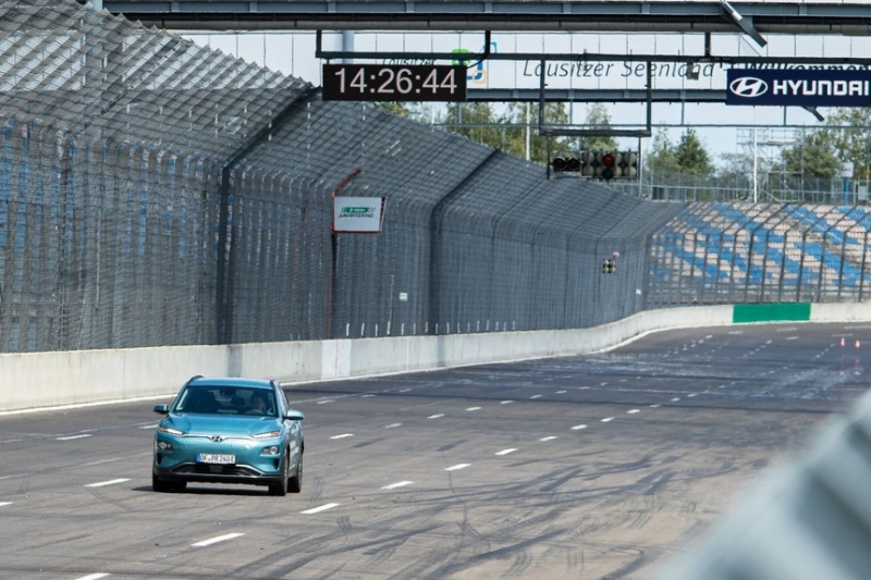 Электрический Hyundai Kona проехал тысячу километров без подзарядки