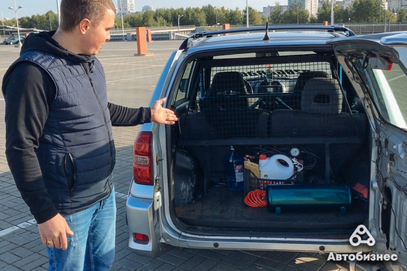 "Один человек может сказать, что я дурачок, другой - восторженно похвалить". Как старый кроссовер превратили в необычный шоукар