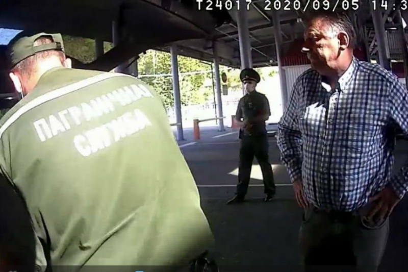 Видео: автомобиль посла Украины в Беларуси осмотрели на границе