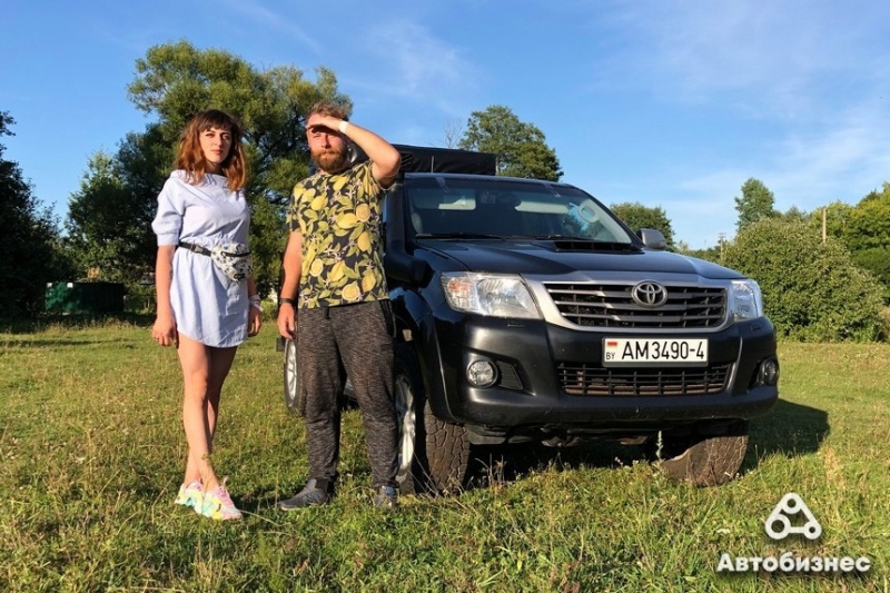 "Мечтаем доехать до Кейптауна". Семья из Гродно сделала из Toyotа Hilux машину для путешествий по глухим местам