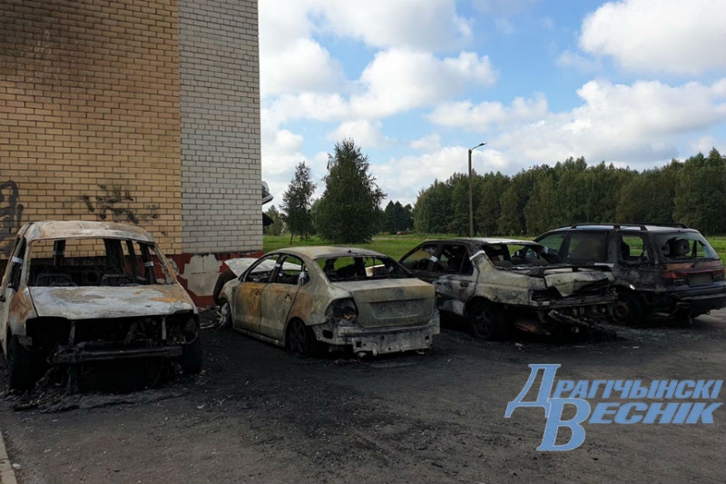 В Дрогичине сгорели четыре автомобиля