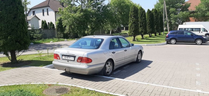 6 литров - и это не расход. Подборка автомобилей с "объемными" моторами от 3 до 5 тысяч долларов