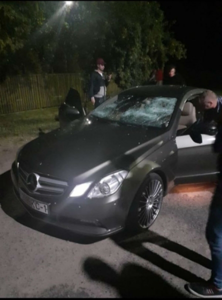Жители Барановичей рассказали, как силовики громили дубинками их автомобили