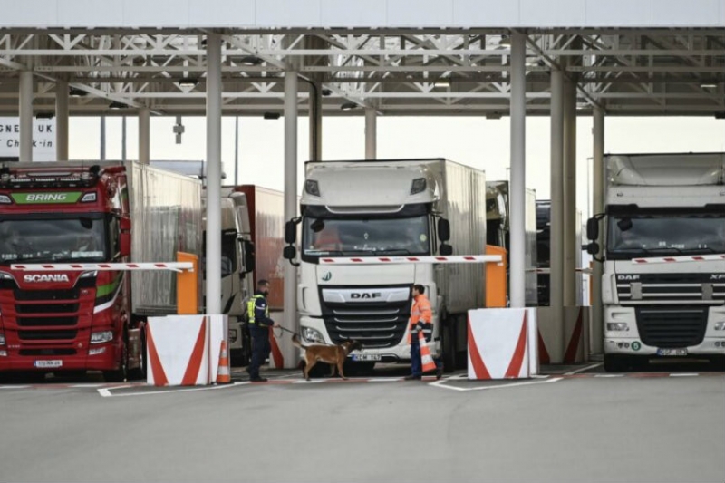 Прибывающие в Литву перевозчики должны находиться в изоляции до отъезда