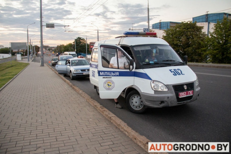 Автомобиль из колонны со скрытыми номерами попал в ДТП в Гродно