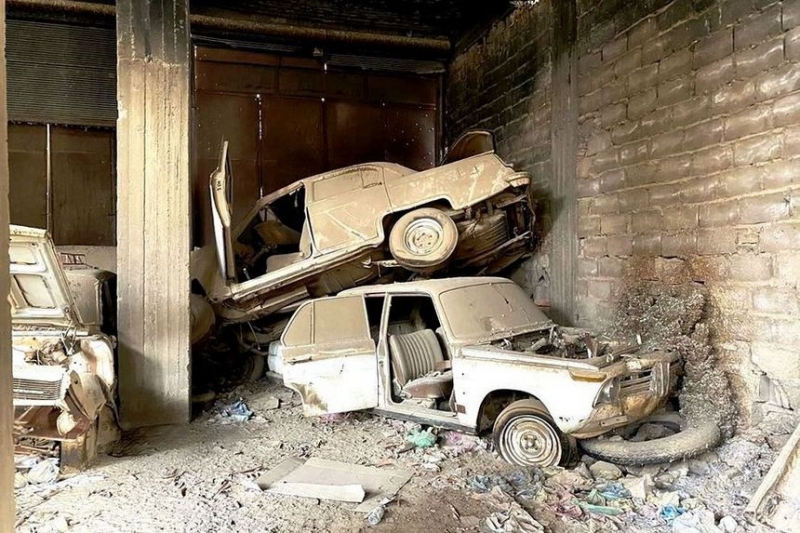 Фотофакт. Свалка с десятками ГАЗ-21 "Волга" в Саудовской Аравии