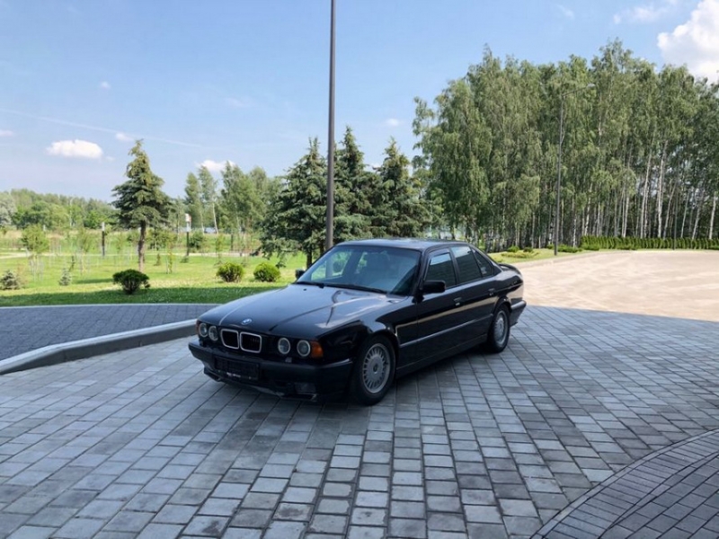 6 литров - и это не расход. Подборка автомобилей с "объемными" моторами от 3 до 5 тысяч долларов