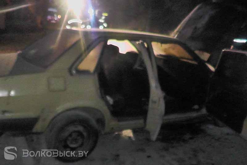 В Волковыске неизвестные подожгли дом и машину инспектора РОВД