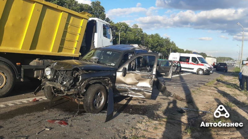 Серьезная авария на МКАД: разбито шесть авто, есть пострадавшие