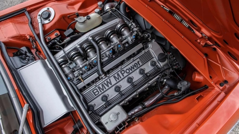 Посмотрите, какой рестомод BMW 3.0 CS заказал для себя Роберт Дауни-младший