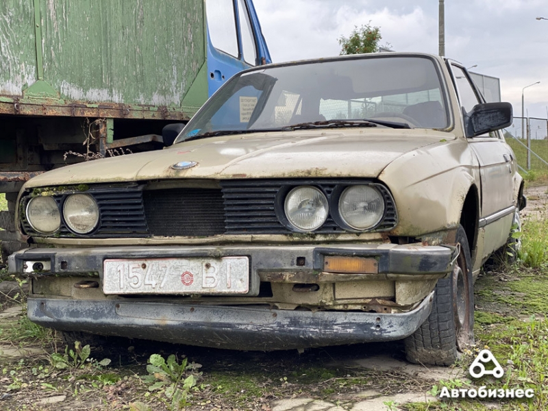 ​Даже на платных стоянках! Как брошенные автомобили побеждают закон