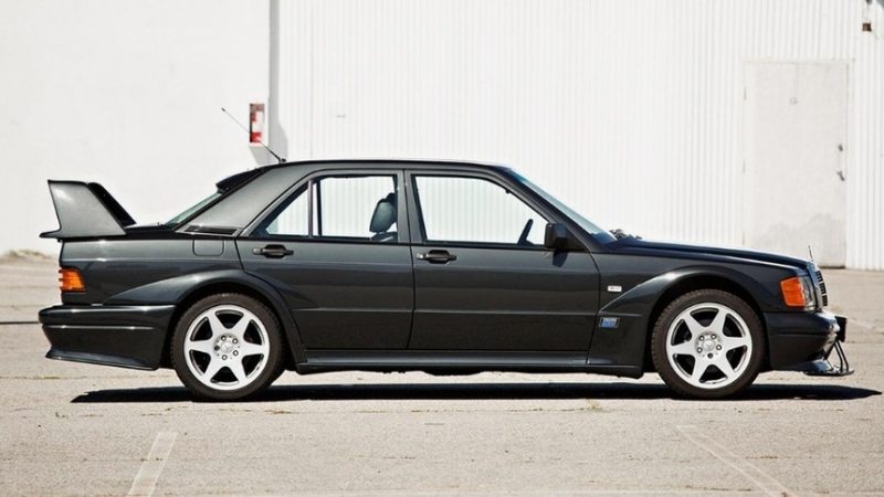 Очень редкий Mercedes-Benz 190E 1990 года продали на аукционе за очень большие деньги