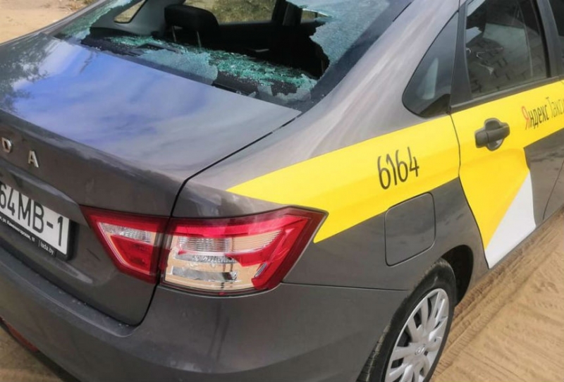 Жители Барановичей рассказали, как силовики громили дубинками их автомобили