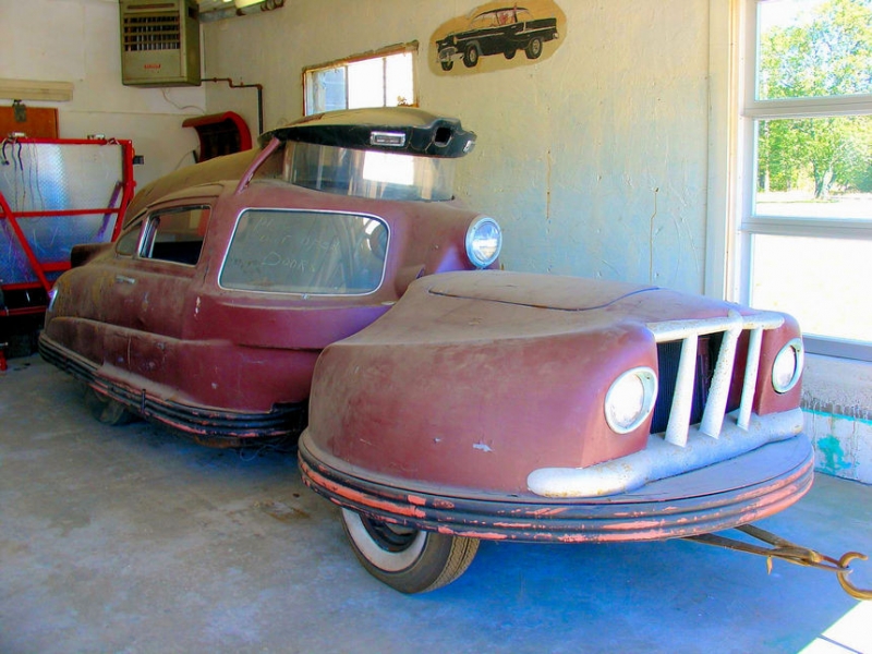 Двухсоставной кузов и подиум для водителя. Почему провалился странный и "самый безопасный" автомобиль в мире