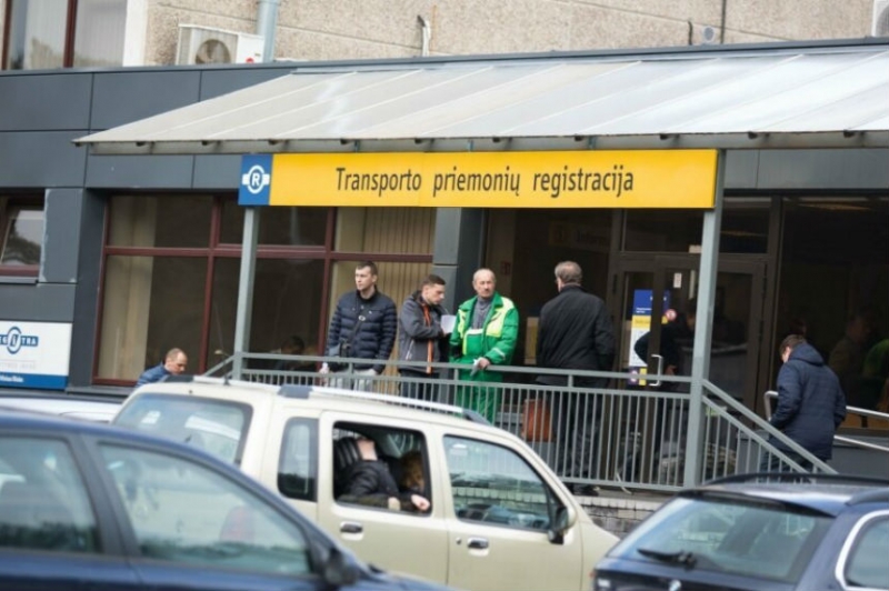 Налог на регистрацию в Литве вызывает возмущение: платить приходится даже за экологичные авто