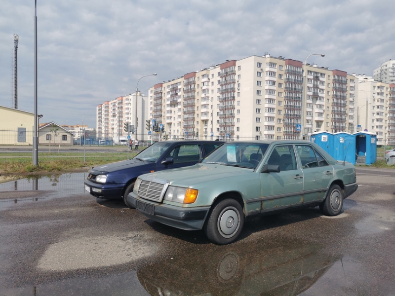 Жив, курилка? Репортаж с авторынка в Ждановичах