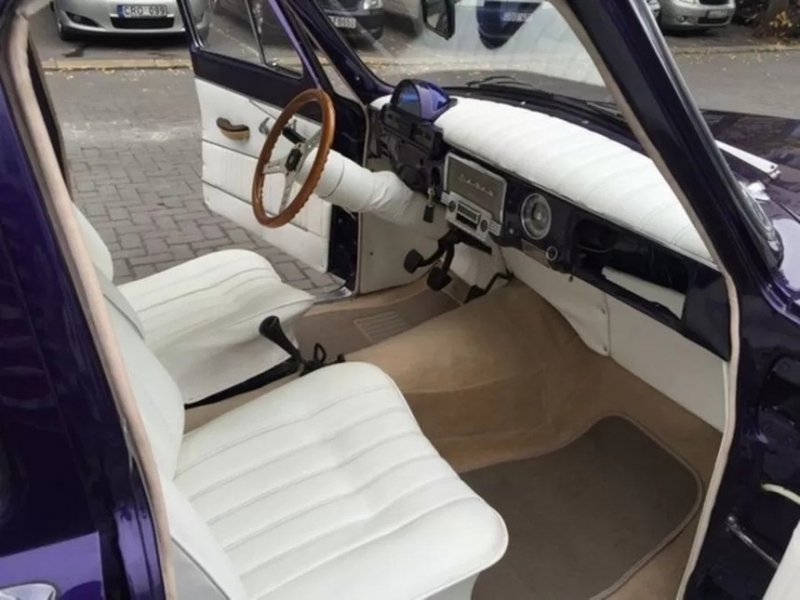 В Литве "Волгу" ГАЗ-21 скрестили с Mercedes-Benz W123