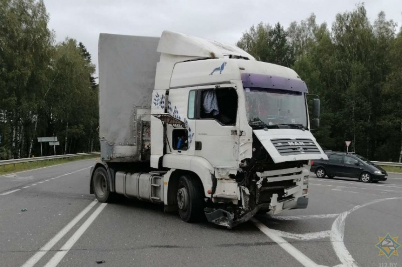 На трассе под Логойском столкнулись МАЗ и MAN