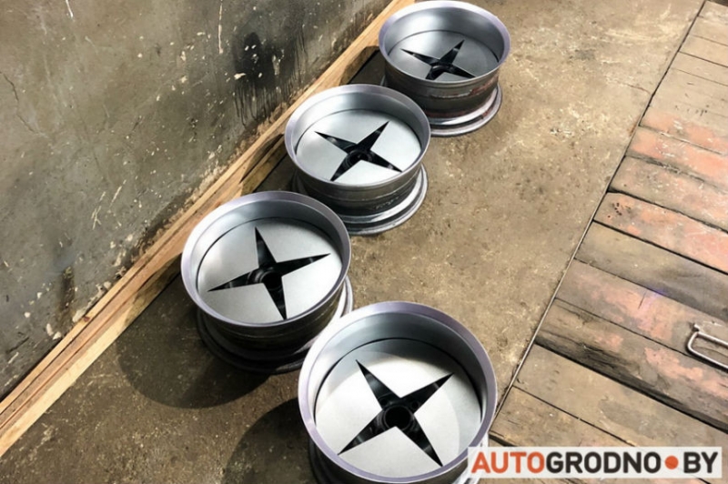 Парень из Гродно сам сделал уникальные диски для своего VW Golf