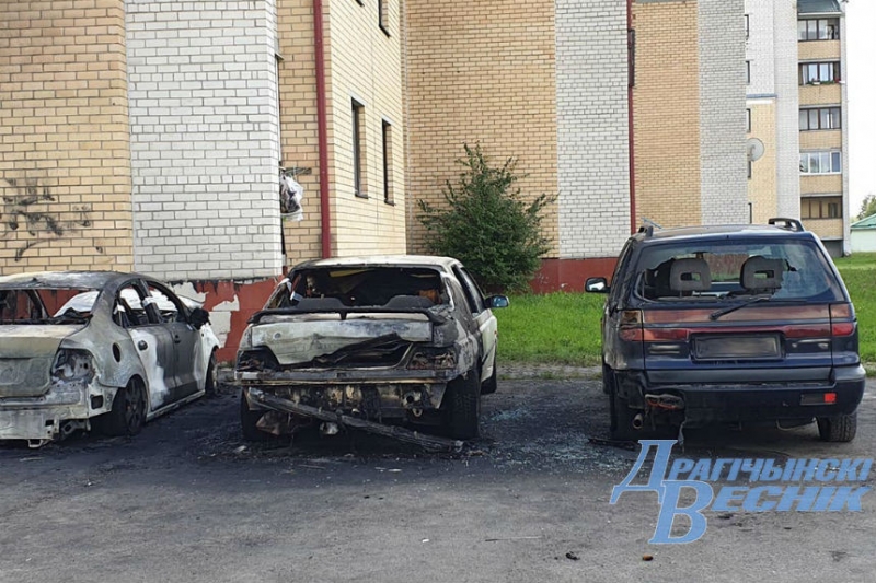 В Дрогичине сгорели четыре автомобиля