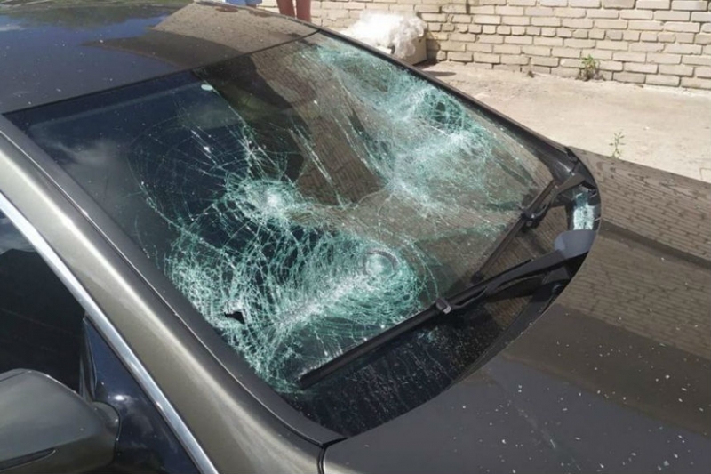 Жители Барановичей рассказали, как силовики громили дубинками их автомобили