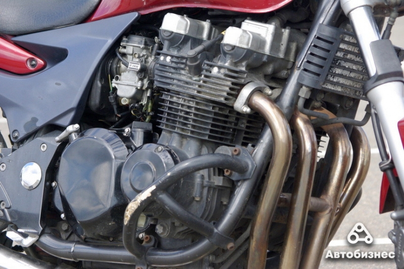 Какие плюсы и минусы есть у Kawasaki ZR-7 2001 года выпуска?