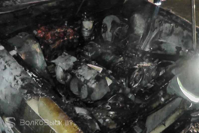 В Волковыске неизвестные подожгли дом и машину инспектора РОВД