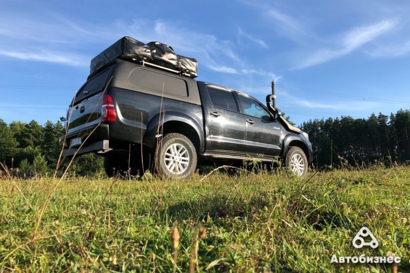 "Мечтаем доехать до Кейптауна". Семья из Гродно сделала из Toyotа Hilux машину для путешествий по глухим местам