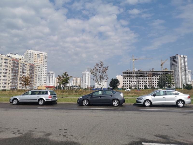 Жив, курилка? Репортаж с авторынка в Ждановичах