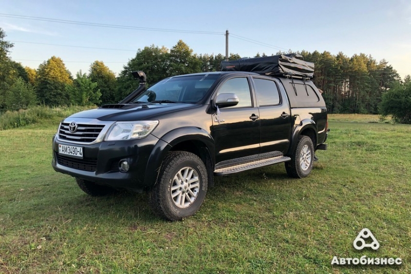"Мечтаем доехать до Кейптауна". Семья из Гродно сделала из Toyotа Hilux машину для путешествий по глухим местам