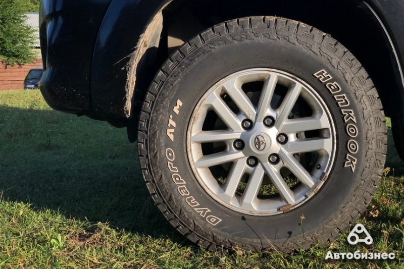 "Мечтаем доехать до Кейптауна". Семья из Гродно сделала из Toyotа Hilux машину для путешествий по глухим местам