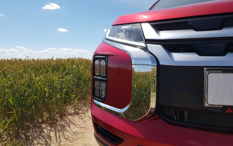 Японский, откуда не взгляни. Изучаем новый кроссовер Mitsubishi глазами потенциального покупателя
