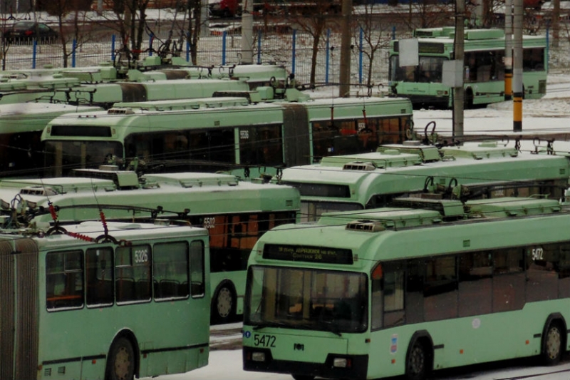 В Минске не хватает водителей троллейбусов. За руль даже села преподаватель ВУЗа, но поняла, что это не ее