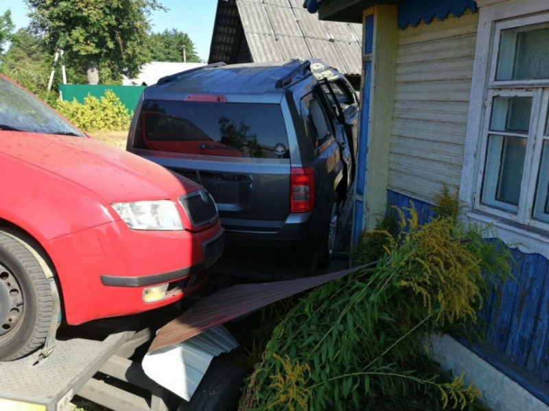 Под Молодечно в ДТП повреждены три автомобиля одного владельца