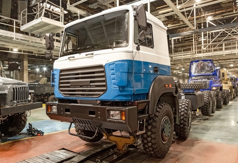 Автозавод "Урал" освоил выпуск шасси 8х8 тяжелого класса - таких в Миассе еще не делали