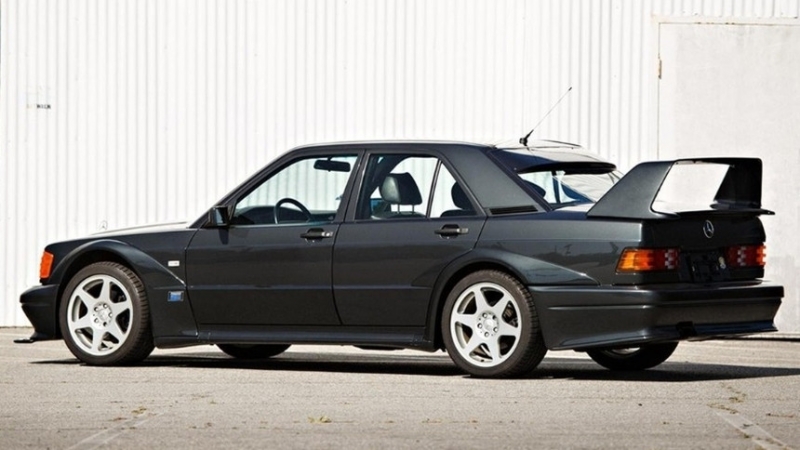 Очень редкий Mercedes-Benz 190E 1990 года продали на аукционе за очень большие деньги