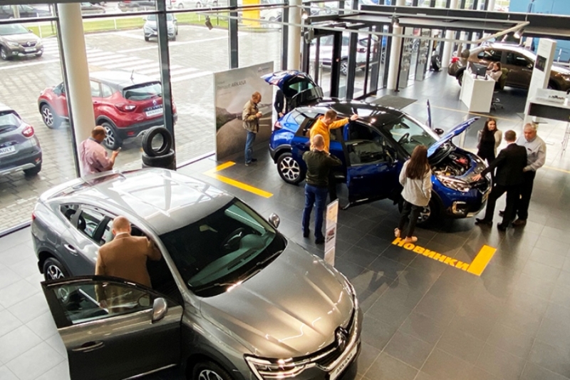 Renault в срочном порядке распродает склад автомобилей