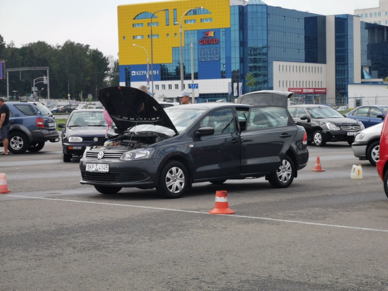 Жив, курилка? Репортаж с авторынка в Ждановичах