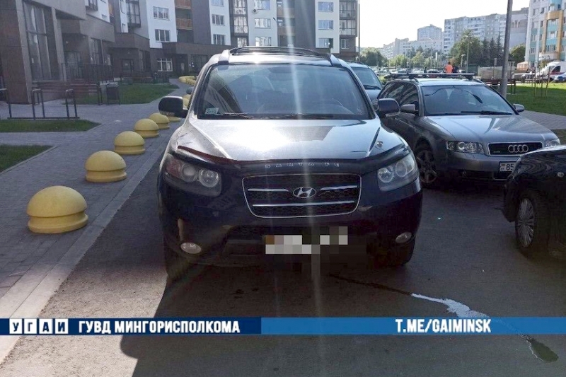 5-летний мальчик в Минске попал под колеса Hyundai, пока его отец разгружал свою машину
