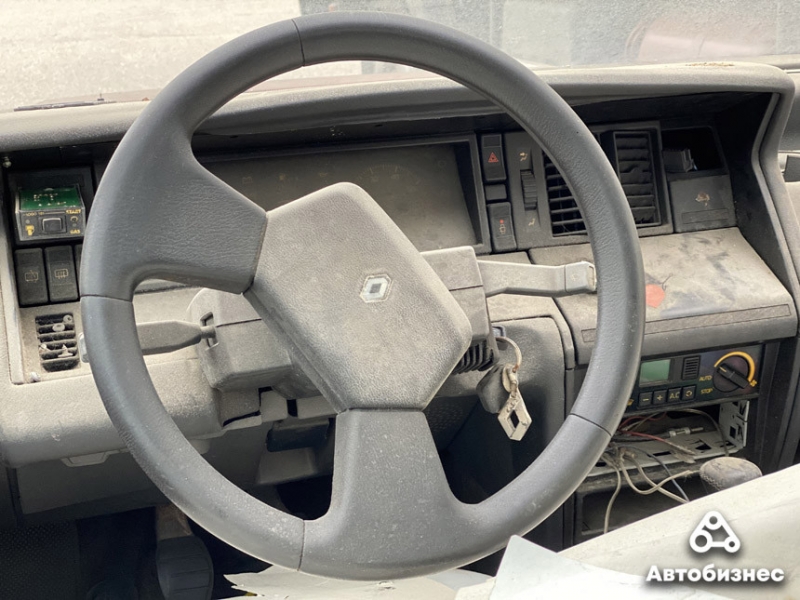 ​Даже на платных стоянках! Как брошенные автомобили побеждают закон