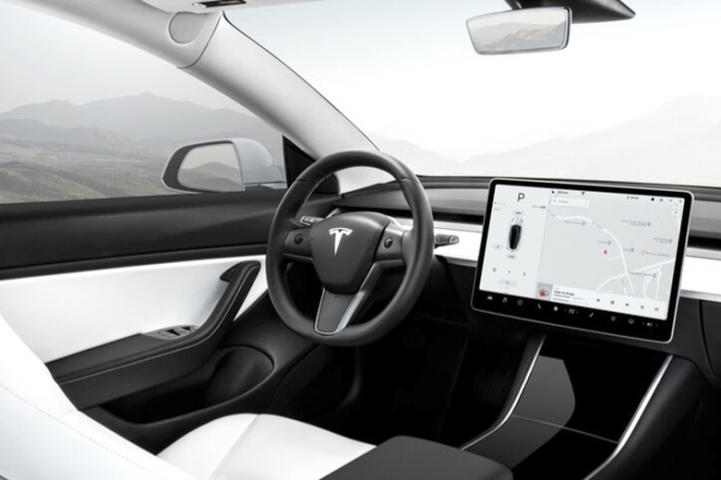 Владельца Tesla Model 3 лишили прав за регулировку стеклоочистителей