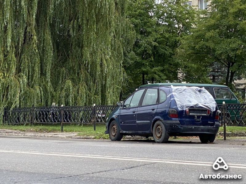 ​Даже на платных стоянках! Как брошенные автомобили побеждают закон