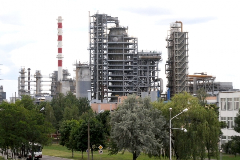 Белорусские НПЗ в августе получат нефть из России, Азербайджана и США. Кто и сколько поставит?