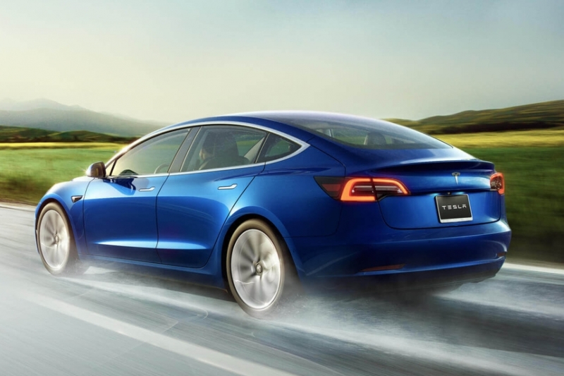 Владельца Tesla Model 3 лишили прав за регулировку стеклоочистителей