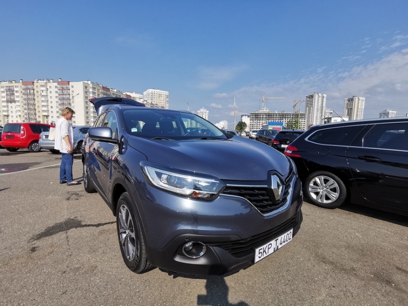 Жив, курилка? Репортаж с авторынка в Ждановичах