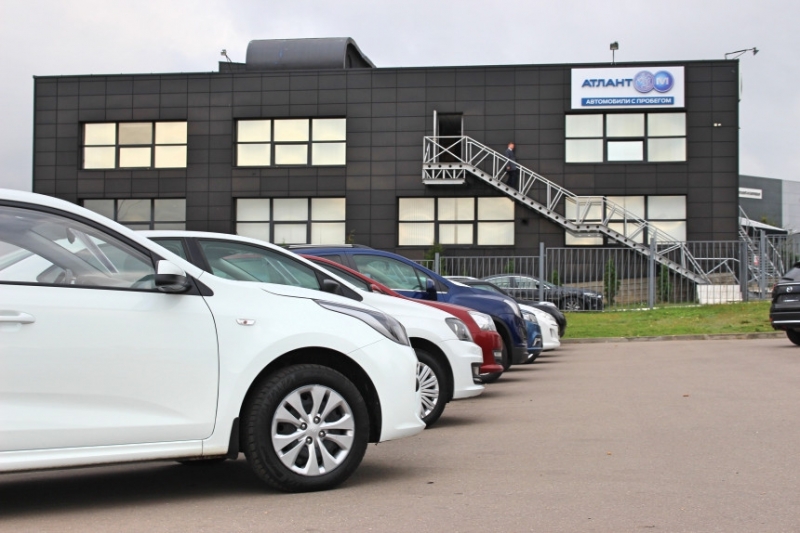 Машины из России возвращаются? Площадка по продаже дилерской "бэушки" занялась российскими авто