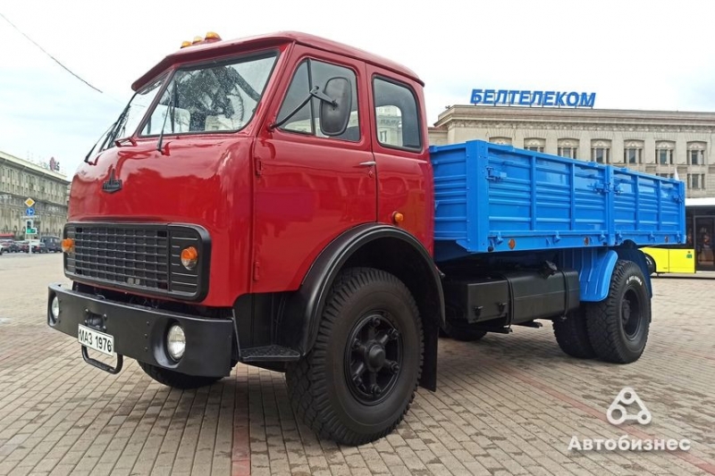 Новый электробус "Белкоммунмаш", "шоустоппер" от МТЗ и хэтчбек Geely. В Минске проходит выставка "Судьба гигантов"