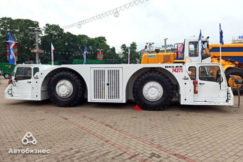 Новый электробус "Белкоммунмаш", "шоустоппер" от МТЗ и хэтчбек Geely. В Минске проходит выставка "Судьба гигантов"