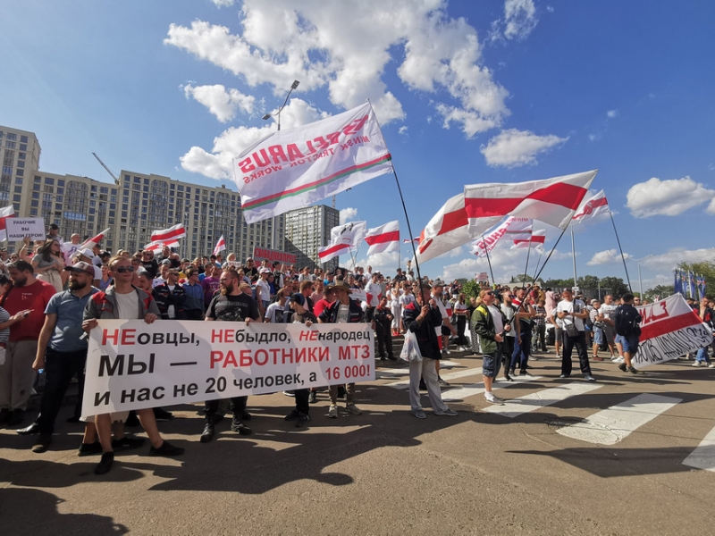 "Хотим показать позицию, а не остановить завод". Что происходит на белорусских предприятиях в понедельник?