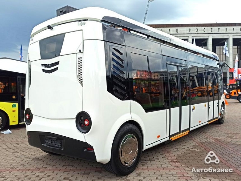 Новый электробус "Белкоммунмаш", "шоустоппер" от МТЗ и хэтчбек Geely. В Минске проходит выставка "Судьба гигантов"